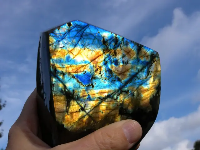 Labradorite specimen showing blue labradorescence